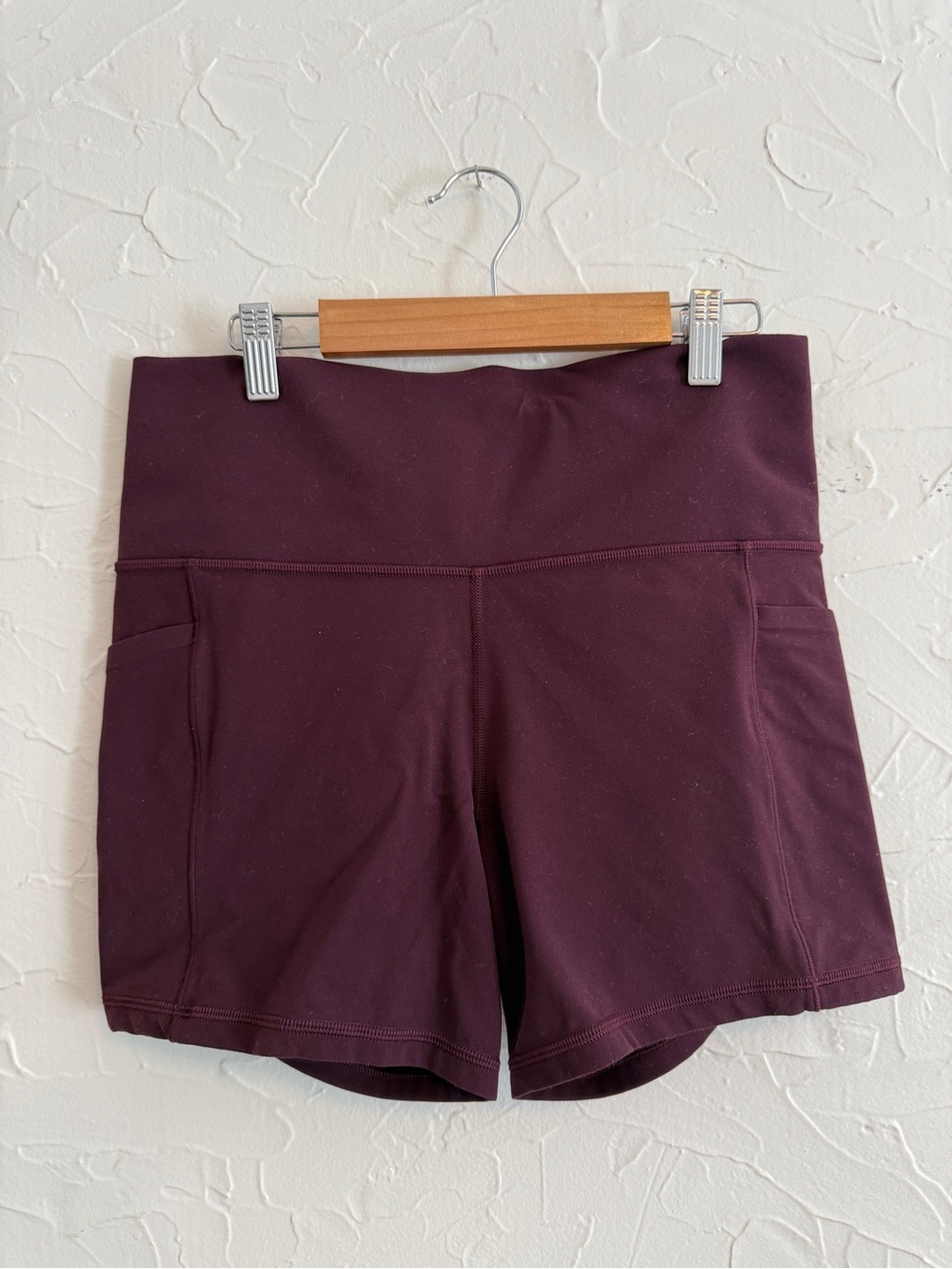 Athleta Salutation Stash 5” Biker Shorts. Size Large. Maroon